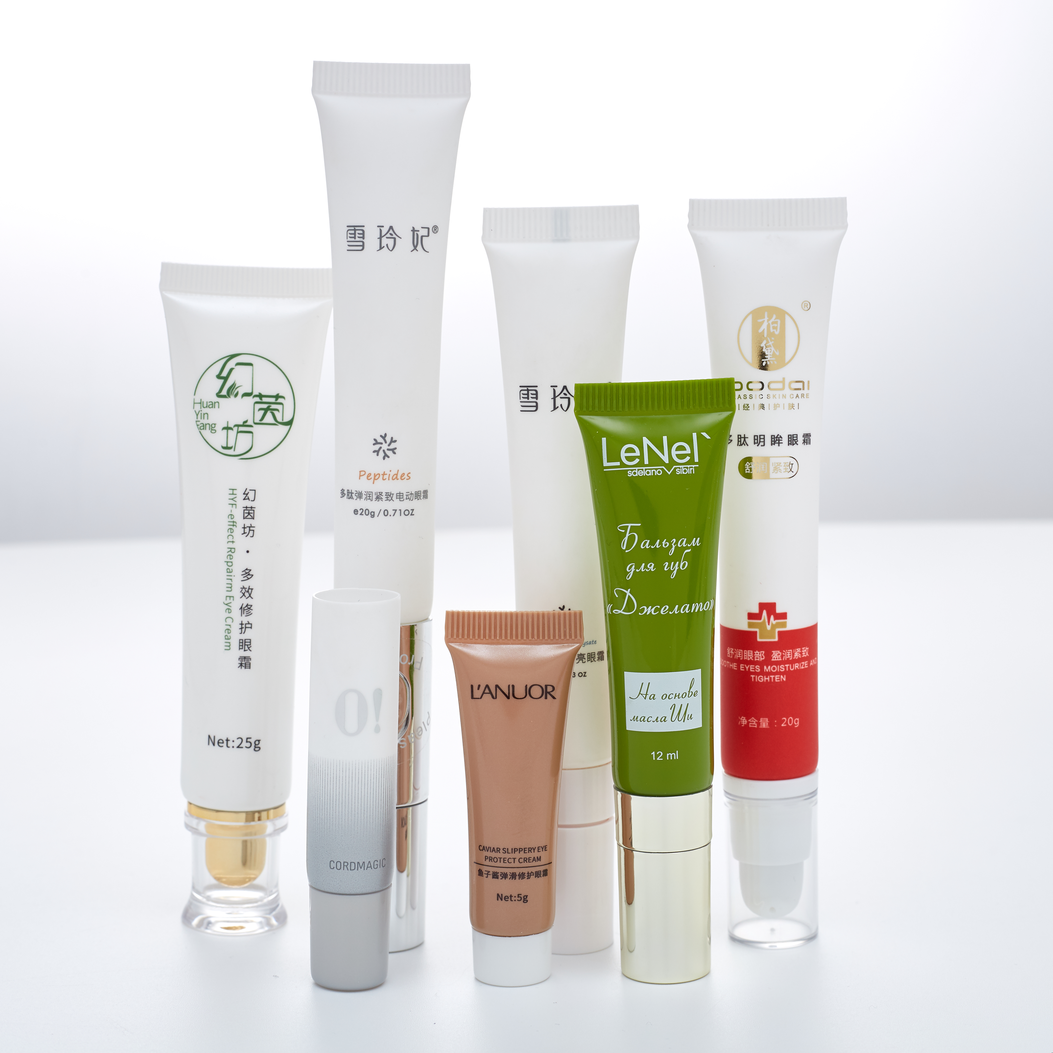 Tubo de pl&aacute;stico vac&iacute;o para crema de ojos con bola de rodillo simple