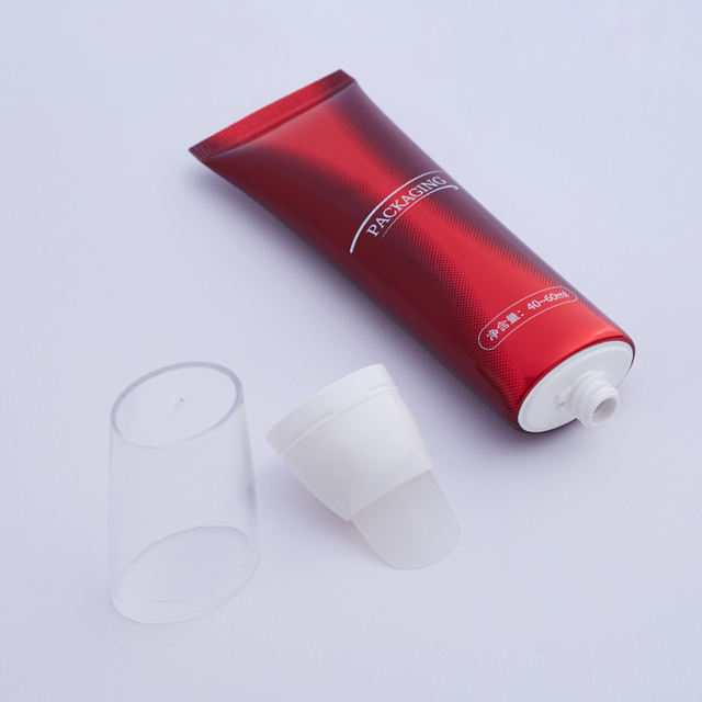 Pasos para personalizar un tubo cosm&eacute;tico blando: 1. Finalice su solicitud de tama&ntilde;o, di&aacute;metro, longitud, capacidad, forma y capas;2, confirme el color del tubo, se necesita el n&uacute;mero de color en PANTONE SOLID COOVERED;3, complete su dise&ntilde;o de impresi&oacute;n si es posible; (se&ntilde;ale tambi&eacute;n el n&uacute;mero de color pantone en el arte) 4, decida qu&eacute; tipo de tapa va a utilizar en su tubo;5, elija el tipo de impresi&oacute;n que prefiera, podemos ofrecerle una sugerencia en este paso;6, manejo de superficies, podemos proporcionarle tubos brillantes, mate y mate suaves;7, el estilo de cola, abierto o sellado depende de su m&eacute;todo de llenado;8, &iquest;Es necesario producir muestras para realizar pruebas antes de la producci&oacute;n en masa?